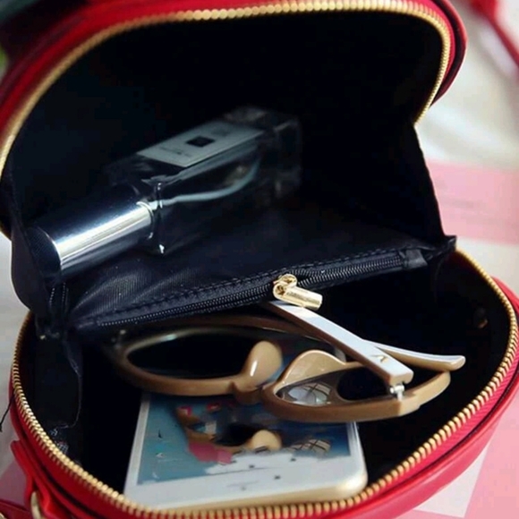 🍎 🔹️Apple  novelty red fruit shaped  crossbody shoulder Bag ✨️🍎 - Picture 8 of 12